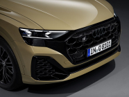 Audi met en production les feux révolutionnaires promis, ils combinent les meilleures technologies d'aujourd'hui. Et avec eux, le moteur V8 - 12 - Audi Q8 SQ8 2023 facelift 12