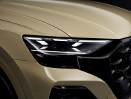 Audi met en production les feux révolutionnaires promis, ils combinent les meilleures technologies d'aujourd'hui. Et avec eux, le moteur V8 - 14 - Audi Q8 SQ8 2023 facelift 14