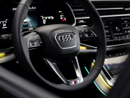 Audi met en production les feux révolutionnaires promis, ils combinent les meilleures technologies d'aujourd'hui. Et avec eux, le moteur V8 - 18 - Audi Q8 SQ8 2023 facelift 18
