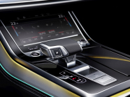 Audi met en production les feux révolutionnaires promis, ils combinent les meilleures technologies d'aujourd'hui. Et avec eux, un moteur V8 - 19 - Audi Q8 SQ8 2023 facelift 19