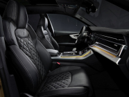 Audi met en production les feux révolutionnaires promis, ils combinent les meilleures technologies d'aujourd'hui. Et avec eux, le moteur V8 - 20 - Audi Q8 SQ8 2023 facelift 20