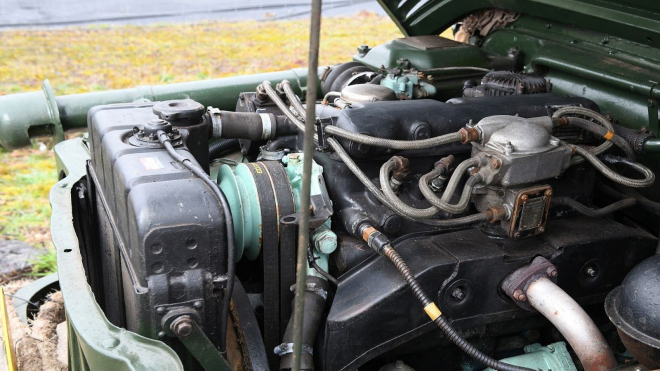 Nadšenec za drobné koupil 72 let starý, dodnes nevybalený motor Rolls-Royce. Po vyndání z bedny ho zkusil nahodit