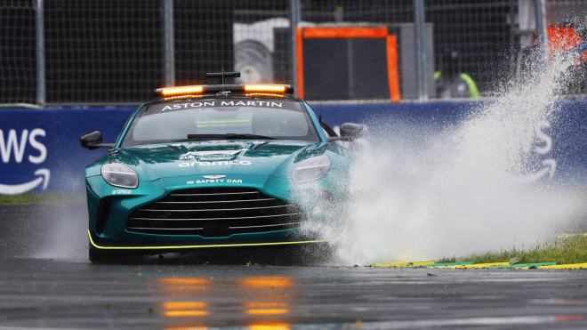 Safety car Formule 1 těžce havaroval v jedné z nejrychlejších pasáží okruhu v Monze, důvod připadá v úvahu zřejmě jen jeden