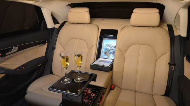 K mání je absolutní vrchol moderního německého automobilového luxusu. Vznikla jen dvě taková auta, to druhé měl král