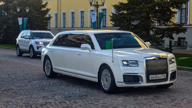 Diktátor poprvé použil Putinovu limuzínu při zahraniční cestě, kde jinde než v Rusku