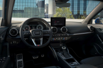 Audi a étonnamment amélioré son SUV déjà en difficulté, lui redonnant même son sélecteur automatique classique - 1 - Audi Q2 2024 update first photo