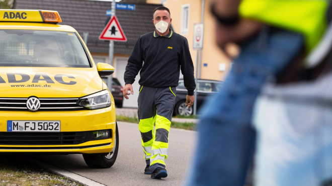 Majitelé nabouraných elektromobilů platí za odtah v Německu až půl milionu, vyžadují zvláštní péči