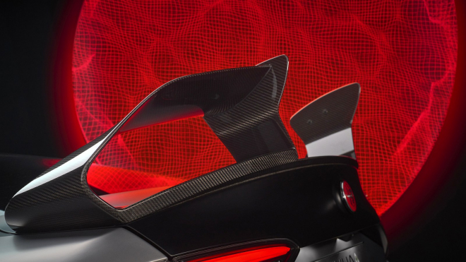 Nejnovější Alfa Romeo si říká Rudý měsíc a svými &bdquo;plachtami&rdquo; donutí červenat se i ty největší aerodynamické skvosty oboru