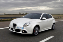 En fait, la seule Alfa Romeo moderne bien vendue dans les bazars ne tire pas, d'autant moins cher vous pouvez 