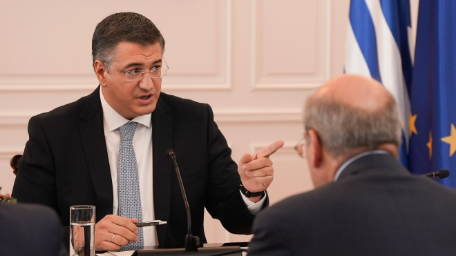 Německý kancléř dopisem oznámil EU, že žádný zákaz spalovacích motorů od roku 2035 nebude. Reakce komisaře je ohromující