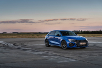 Audi en aura fini avec les nouvelles voitures à combustion interne dans 2,5 ans, même si elle dit que les clients deviennent fous de la combustion interne - 3 - Audi RS3 Performance 2022 first kit 15