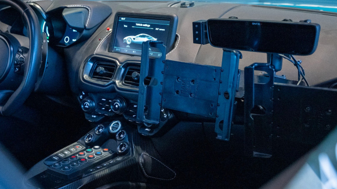 Na prodej je auto, které Maxi Verstappenovi zajistilo první titul mistra světa F1, stojí podle toho