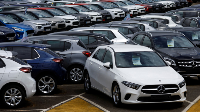Žně skončily. Automobilky přiznávají, že prodeje už se začaly propadat, vrátit se mohou léta nevídané slevy