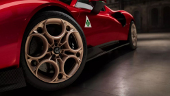 Alfa Romeo a donné à ses clients le choix entre un moteur à combustion et un moteur électrique pour sa dernière version, et n'aurait probablement pas dû le faire - 16 - Alfa Romeo 33 Stradale 2024 first set 16