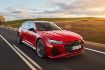 The cut of two modern German super hatchbacks has a surprising and surprisingly clear winner - 4 - Audi RS6 Avant vs Lamborghini Urus 2021 drag 01