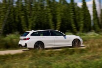 Dans un avenir proche, nous nous méfierons des bonnes affaires suspectes sur les nouvelles BMW blanches et noires - 2 - BMW 3 Touring G21 facelift 2023 oficialni 02