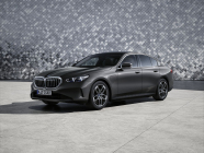 La nouvelle BMW 5 ne gâche pas l'expérience client et vous laisse choisir, mais sa hauteur et son allure suscitent les passions - 1 - BMW Série 5 2023 official kit 01