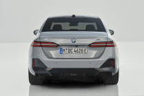 La nouvelle BMW 5 ne trompe pas les clients et permet de choisir, mais sa taille et son allure soulèvent les passions - 11 - BMW Série 5 2023 Official Set 11
