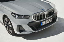 La nouvelle BMW 5 ne trompe pas les clients et permet de choisir, mais sa taille et son allure soulèvent les passions - 12 - BMW Série 5 2023 Official Set 12
