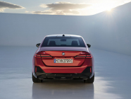 La nouvelle BMW 5 ne trompe pas les clients et permet de choisir, mais sa taille et son allure déchaînent les passions - 24 - BMW Série 5 2023 official set of 24