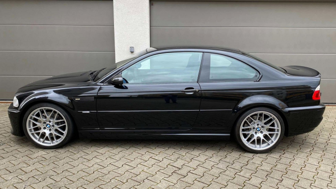 Legendární BMW M3 CSL stojí stále bláznivější peníze, tento krásný kousek je dodnes nejetý