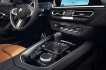 BMW s'est surpassé et a compris que la transmission manuelle est une mine d'or aujourd'hui. Dans un emballage aux noms cocasses, elle vous coûtera cher dans la Z4 - 13 - BMW Z4 M40i 2024 transmission manuelle 13