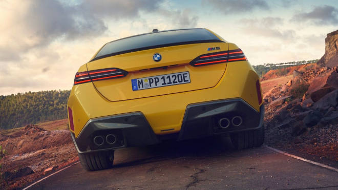 Nepovedené nové BMW M5 dostalo znovu nakopáno od svého vlastního předchůdce, ránu z milosti mu přidal Mercedes
