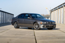 Quelqu'un a mis plus d'un demi-million de miles sur la légendaire BMW M5 E39, maintenant elle peut être la vôtre pour pas cher - 3 - BM M5 E39 2002 522 tkm 2024 sale 03