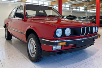 A ce jour, personne ne veut de la toute nouvelle et légendaire BMW 3 E30, le propriétaire a dû faire une remise de plus d'un million de CZK - 2 - BMW 323i E30 1985 nove auto sale 02