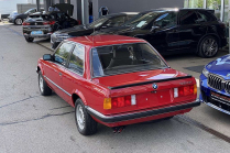 A ce jour, personne ne veut d'une BMW 3 E30 neuve et légendaire, le propriétaire a dû faire une remise de plus d'un million de CZK - 4 - BMW 323i E30 1985 nove auto sale 04
