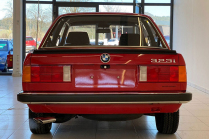 A ce jour, personne ne veut d'une BMW 3 E30 neuve et légendaire, le propriétaire a dû faire une remise de plus d'un million de CZK - 6 - BMW 323i E30 1985 nove auto sale 06
