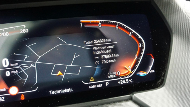 Někdo jezdil skoro 70 tisíc km ročně s mladým benzinovým BMW v hodně ujeté specifikaci, teď ho zkouší levně prodat