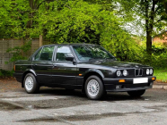 BMW 3 génération E30 pas encore utilisée vendue aux enchères pour seulement 383.000, la faute à sa version - 2 - BMW 316i E30 1991 vente 02
