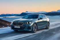 La nouvelle BMW 5 break est sortie, mais elle n'arrivera d'abord que dans des versions qui ne feront pas sauter la banque en République tchèque - 23 - BMW 5 Touring et i5 Touring 2024 nove dalsi 01