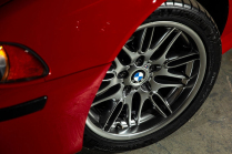 Quelqu'un a enfermé une BMW neuve dans un garage climatisé pendant 20 ans, elle se vend maintenant quatre fois plus cher - 8 - BMW M5 E39 2003 nejete sale 08