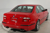 Quelqu'un a enfermé une BMW neuve dans un garage climatisé pendant 20 ans, elle se vend maintenant quatre fois plus cher - 13 - BMW M5 E39 2003 nejete sale 13