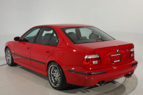 Quelqu'un a enfermé une BMW neuve dans un garage climatisé pendant 20 ans, elle se vend maintenant quatre fois plus cher - 14 - BMW M5 E39 2003 nejete sale 14