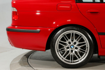 Quelqu'un a enfermé une BMW neuve dans un garage climatisé pendant 20 ans, elle se vend maintenant quatre fois plus cher - 17 - BMW M5 E39 2003 nejete sale 17