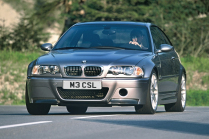 Quelqu'un a acheté une BMW M3 CSL rare en 2004 et l'a simplement ramenée chez lui. Avec 59 km, elle est toujours abandonnée dans un garage - 1 - BMW M3 CSL E46 dobove 01