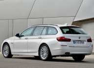Les grands domaines de luxe peuvent être achetés après quelques années pour une fraction de leur prix d'origine, ils allient performance et fiabilité à la praticité - 5 - BMW 520d Touring 2015 illustratni foto 02