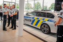 La police a secrètement remplacé les radars non homologués de l'année dernière sur les nouveaux avions de chasse BMW. 7 - BMW 540i Touring xDrive Policie CR press 07