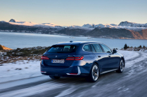 La nouvelle BMW 5 break est sortie, mais elle ne sera d'abord disponible que dans des versions qui ne feront pas sauter la banque en République tchèque - 3 - BMW 5-Series et i5 Touring 2024 first set 03