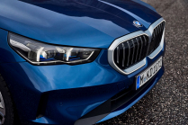 La nouvelle BMW 5 break est sortie, mais elle ne sera d'abord disponible que dans des versions qui ne feront pas sauter la banque en République tchèque - 8 - BMW 5-Series et i5 Touring 2024 first set 08