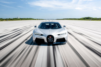 Bugatti invite ses clients les plus estimés à conduire leurs voitures à plus de 400 km/h, cela s'appelle un geste - 8 - Bugatti en Floride 2023 première série 08