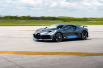 Bugatti invite ses clients les plus estimés à conduire leurs voitures à plus de 400 km/h, cela s'appelle un geste - 9 - Bugatti en Floride 2023 première série 09