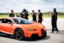 Bugatti invite ses clients les plus estimés à conduire leurs voitures à plus de 400 km/h, cela s'appelle un geste - 13 - Bugatti en Floride 2023 première série de 13