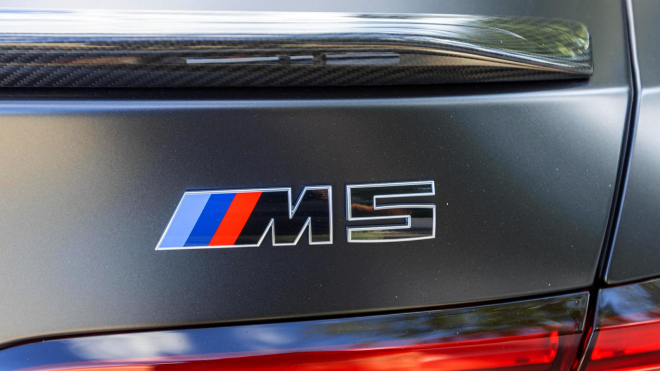 Zatímco majitelé nejlepších předchozích M5 prodávají svá auta se ziskem, kupec nového „parníku” BMW přišel za 320 km o 400 tisíc