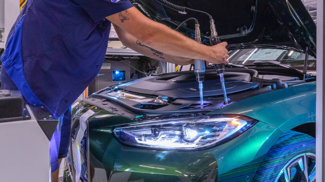 BMW zastavilo výrobu elektromobilů, říká tomu „odložení produkce”. Trh je prý saturovaný