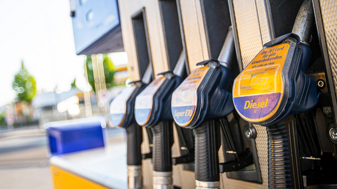 Ceny benzinu v „Elektristánu“ už v přesahují 52 Kč za litr, prodej elektromobilů přesto klesá