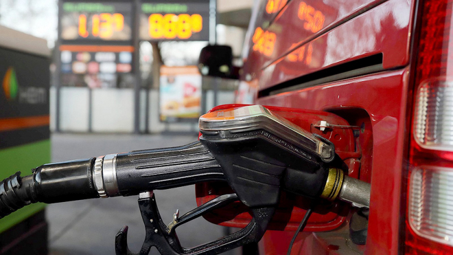 Proč někdy tankování paliva u pumpy trvá neobvykle dlouho? Expert popsal tři typické důvody